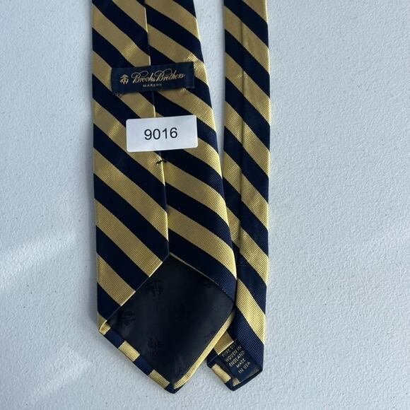 Brooks Brothers Makers Men's Necktie 59.5" Gold With Navy Stripes 100% Silk - Picture 8 of 8
